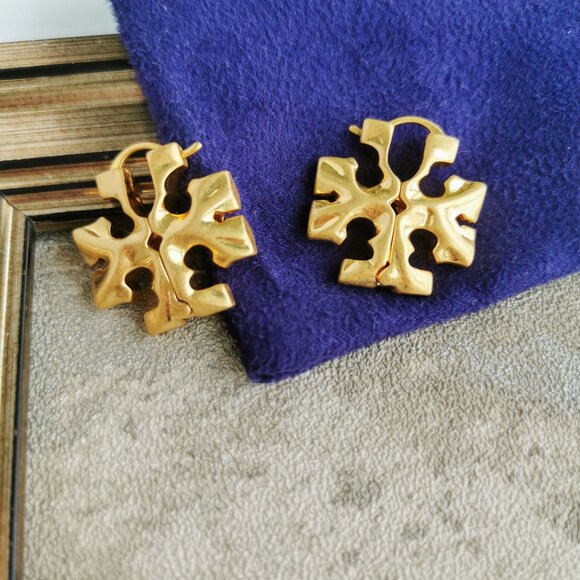 Tory Burch Roxanne Gold Oversized Hidden Earrings - Picture 2 of 4